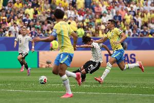 日本1-0领先巴西!佐野海舟一条龙低射破门,达尼洛传球被断